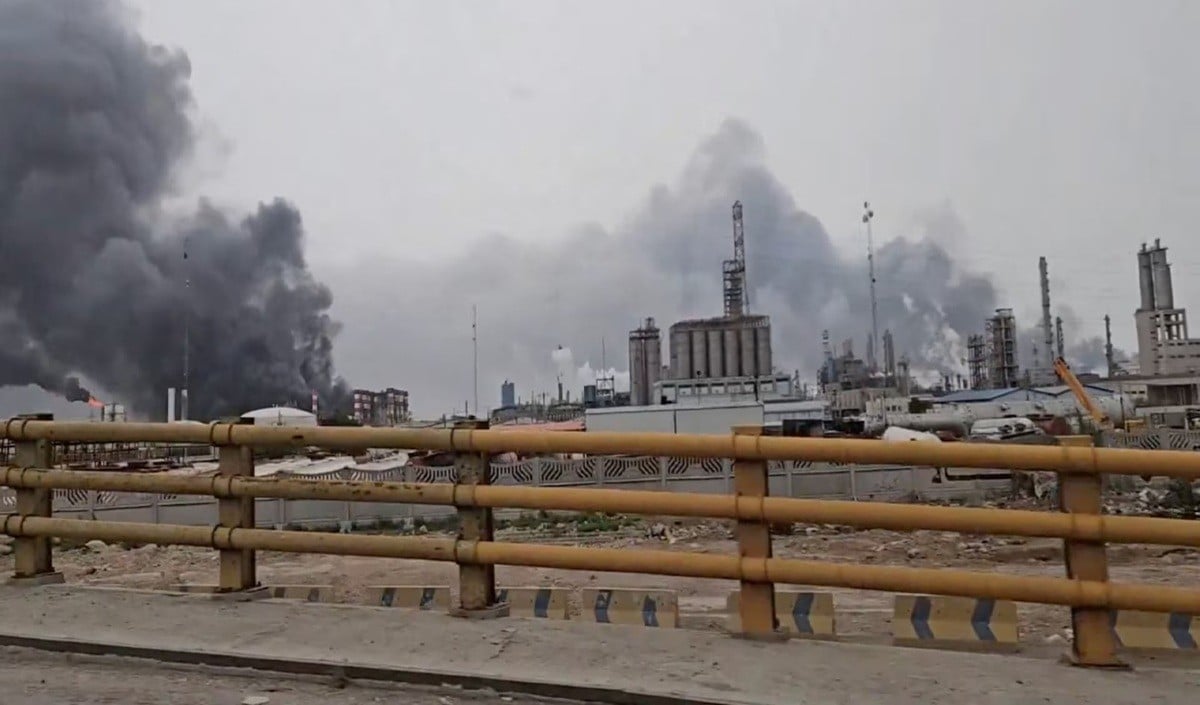 इजरायली हमलों का बड़ा असर, Iran ने Petrochemical Export पर लगाया Full Ban