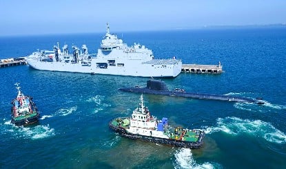 समुद्र में महायुद्ध की आहट: ईरान पर अमेरिका की 