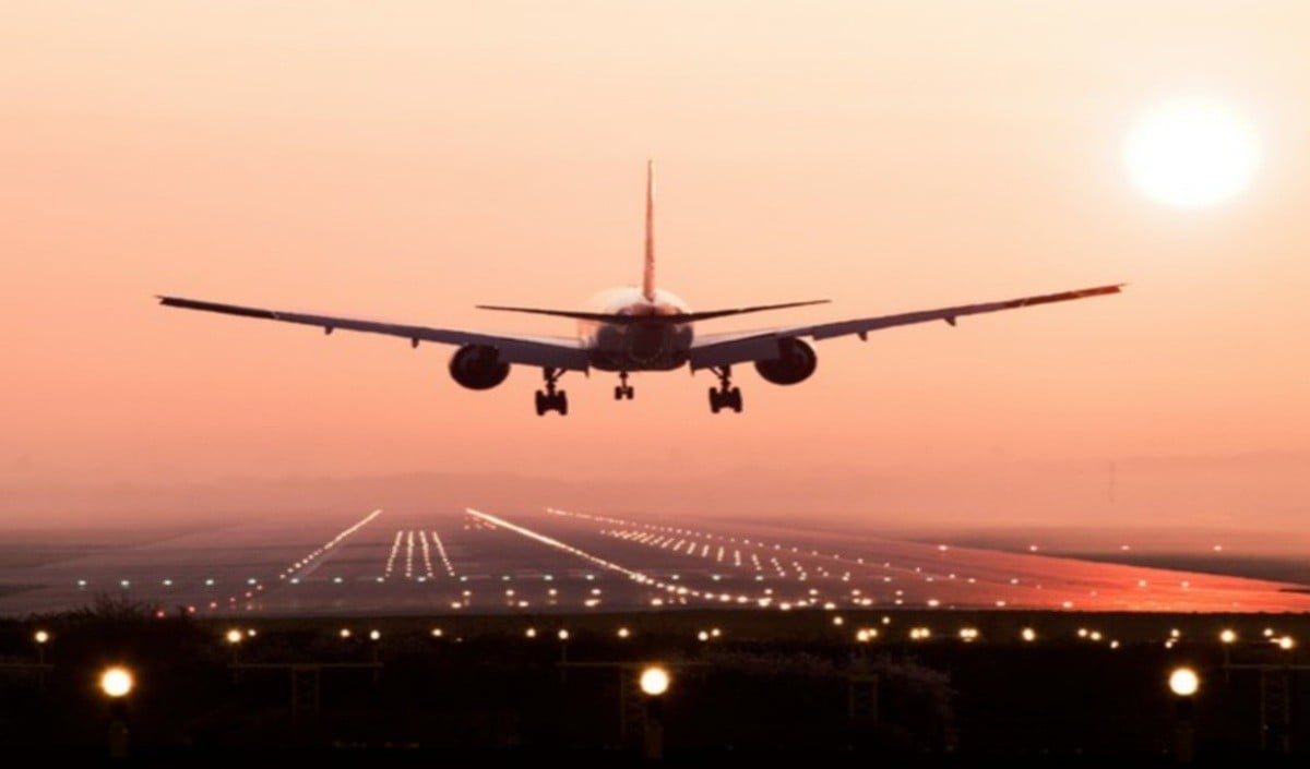 Delhi Airport पर टला बड़ा हादसा, Akasa Air की Flight उड़ान से पहले SpiceJet विमान से टकराई