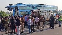 Tamil Nadu Bus Accident | तमिलनाडु में भीषण सड़क हादसा: बस के पलटने और कई वाहनों से टकराने के कारण केरल के 9 शिक्षकों की मौत