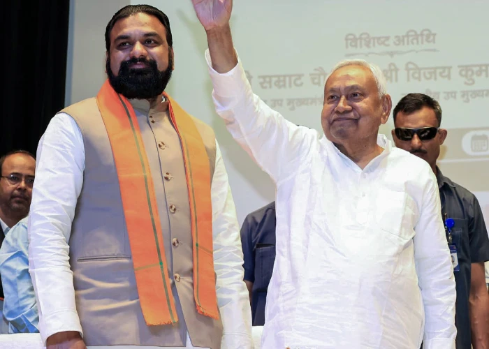 CM सम्राट के दरबार में पहुंचे नीतीश कुमार, Bihar Politics में बदले समीकरण के क्या हैं मायने?