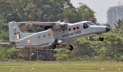 Pune Airport पर Indian Air Force के विमान की 