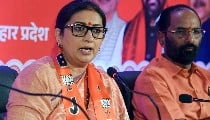 महिला आरक्षण पर Smriti Irani का वार, बोलीं- Congress की 'सामंती मानसिकता' उजागर हुई