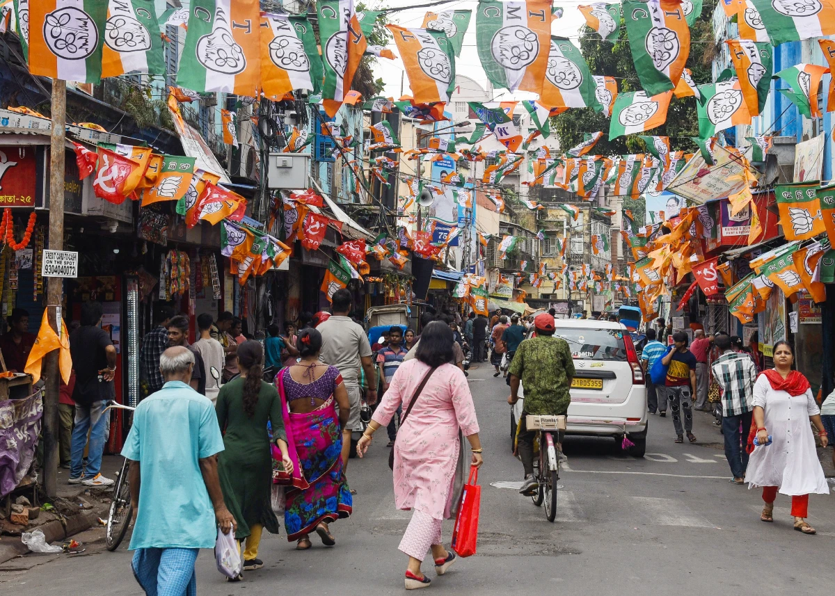 West Bengal Election 2026: पहले चरण की 152 सीटों पर TMC-BJP की अग्निपरीक्षा, किसका पलड़ा भारी?