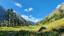 पहाड़ों में चाहिए Peace और सुकून? Summer Vacation के लिए बेस्ट हैं उत्तराखंड की ये 5 Offbeat Destinations