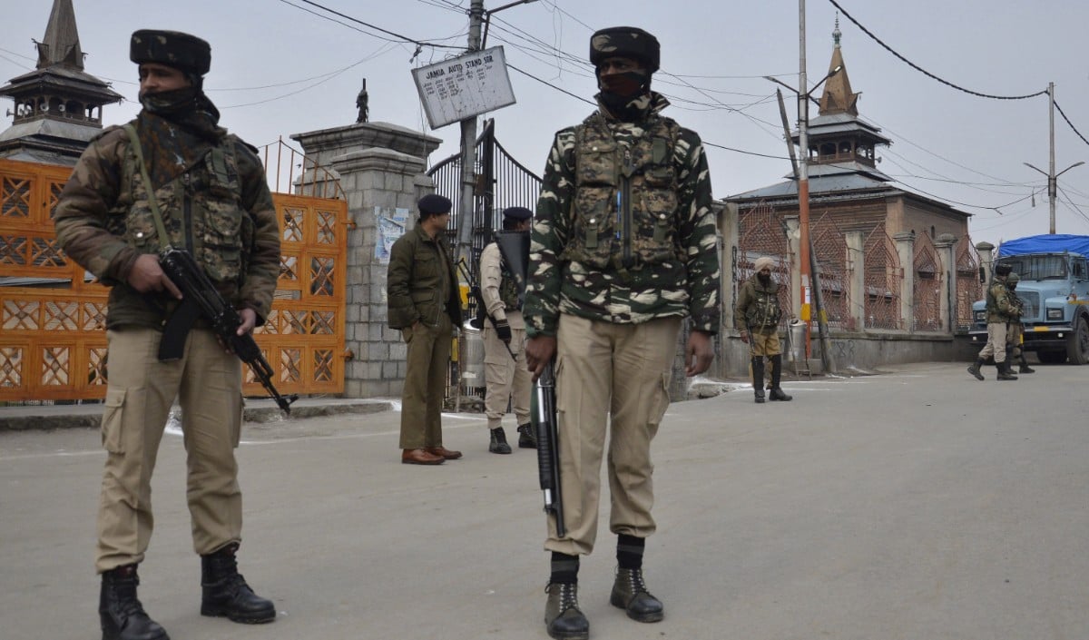 Jammu and Kashmir Tragic Accident | उधमपुर में अनियंत्रित होकर पलटी यात्री बस, 15 की मौत, कई गंभीर