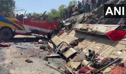 Jammu Kashmir Accident | उधमपुर में 100 मीटर गहरी खाई में गिरी यात्री बस, 21 लोगों की दर्दनाक मौत,  PM मोदी और CM अब्दुल्ला ने जताया दुख