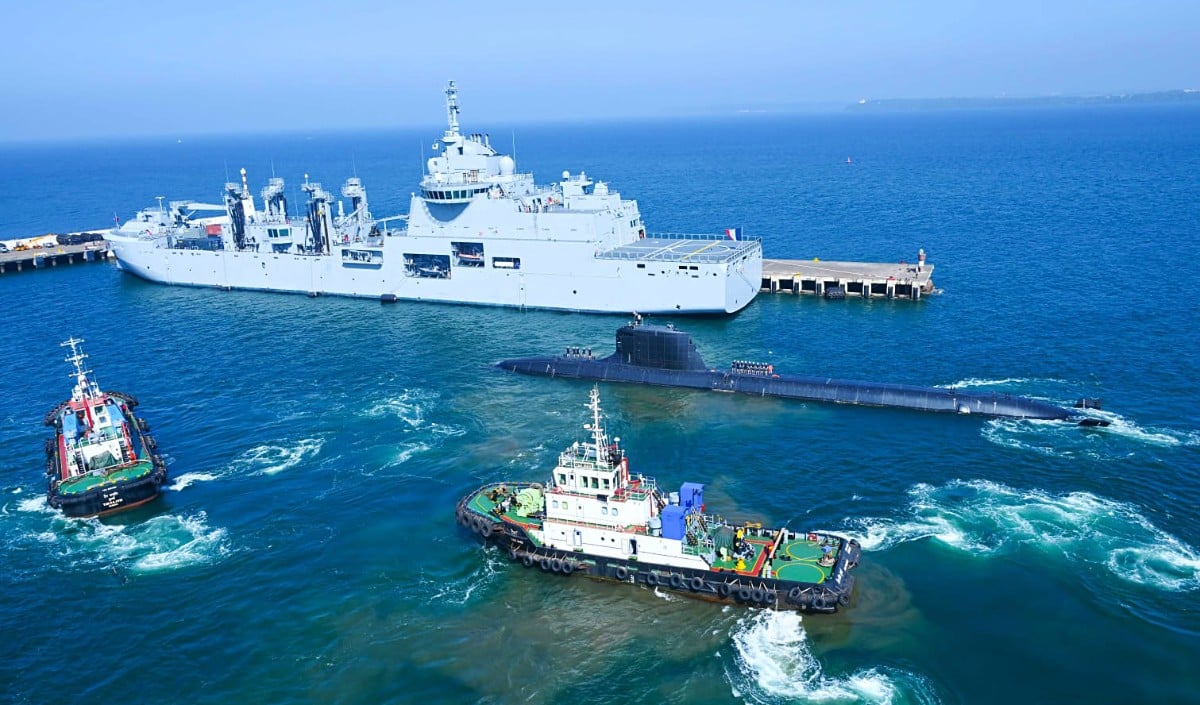 Middle East Tension | ओमान की खाड़ी में भारी तनाव: ईरानी जहाज पर अमेरिकी कार्रवाई के बाद IRGC का ड्रोन हमला