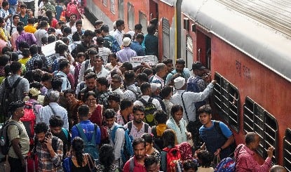 Summer Rush से निपटने को Railway तैयार, देशभर में चलेंगी 18,262 Special Trips