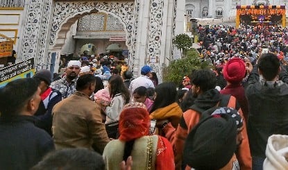 Germany Gurdwara Clash | गुरुद्वारे के भीतर खूनी संघर्ष! कृपाण, बंदूक और पेपर स्प्रे से हमला, 11 लोग हुए लहूलुहान | VIDEO