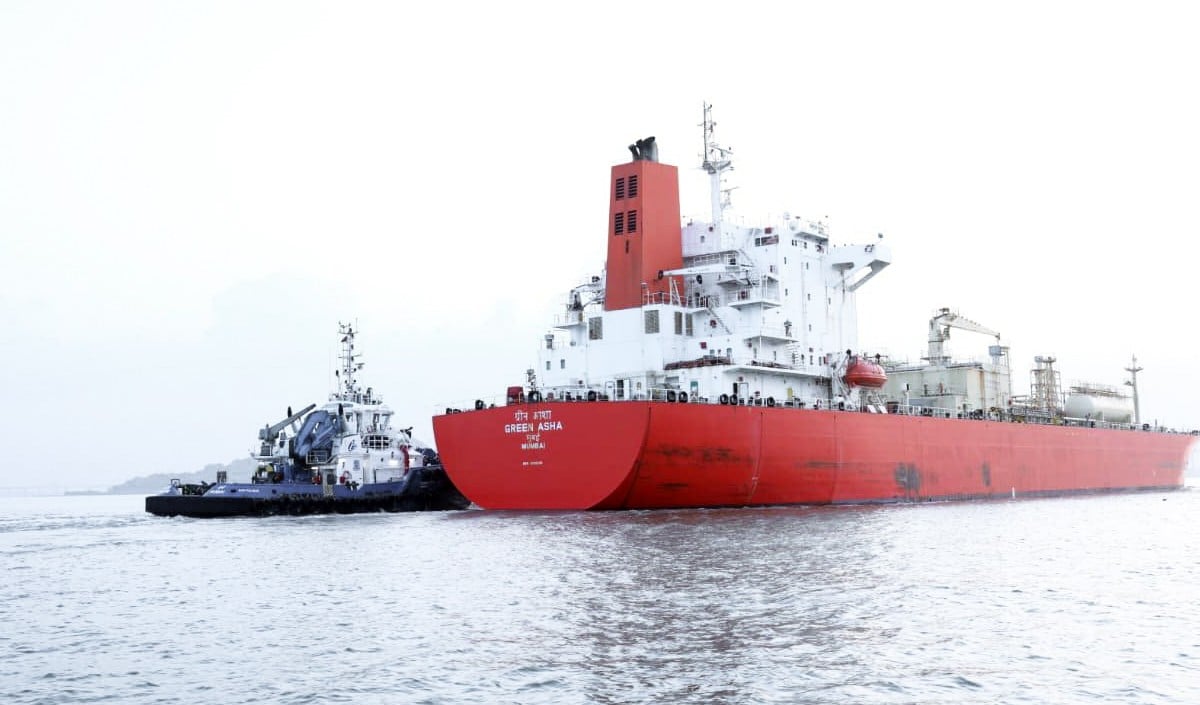 West Asia तनाव के बीच Shipping Ministry का आश्वासन, Gulf में सभी भारतीय नाविक सुरक्षित