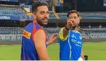 एमएस धोनी से मिलने पहुंचे दीपक चाहर, CSK के दिग्गज बोले- साथ में कैमरे लेके आया भगाओ इसको