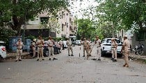 दिल्ली के अमर कॉलोनी में खौफनाक वारदात! IRS अफसर की बेटी की हत्या, मोबाइल केबल से घोंटा गला