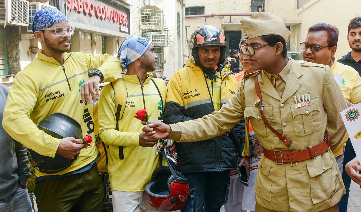 Delhi Heatwave: 'दोपहर 12 से 3 डिलीवरी बंद करो', जानलेवा गर्मी में Gig Workers की सरकार से गुहार