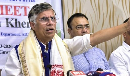 Assam CM की पत्नी पर आरोप निराधार, MEA सूत्रों का दावा- Pawan Khera के सभी सबूत Fake हैं