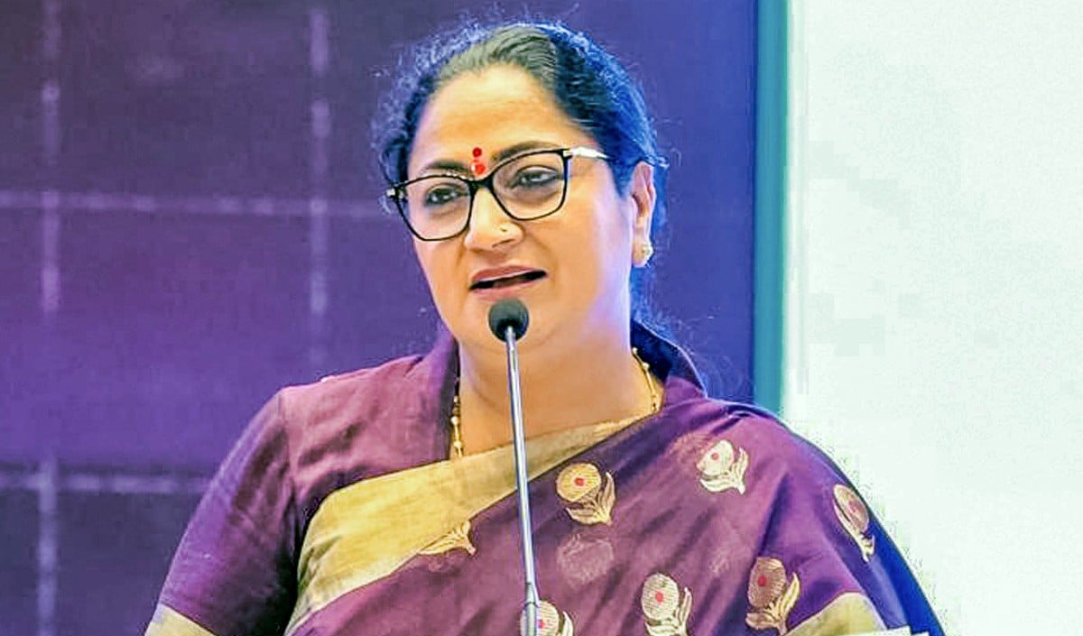 Delhi: Hospital में गंदगी और लंबी लाइनें देख भड़कीं CM Rekha Gupta, अधिकारियों को लगाई कड़ी फटकार