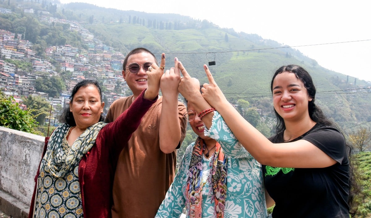 लोकतंत्र का महापर्व: West Bengal और Tamil Nadu में Voting Boom, EVM में बंद हुई दिग्गजों की किस्मत