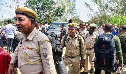 Murshidabad Violence | मुर्शिदाबाद में पहले चरण के दौरान देसी बमों से हमला, कई लोग घायल, मतदान केंद्रों पर दहशत