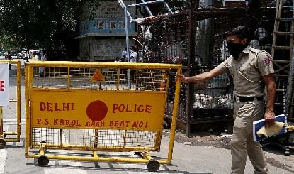 दिल्ली के करोल बाग में सनसनी: तड़के हुई गोलीबारी में एक युवक घायल, आरोपियों की तलाश जारी