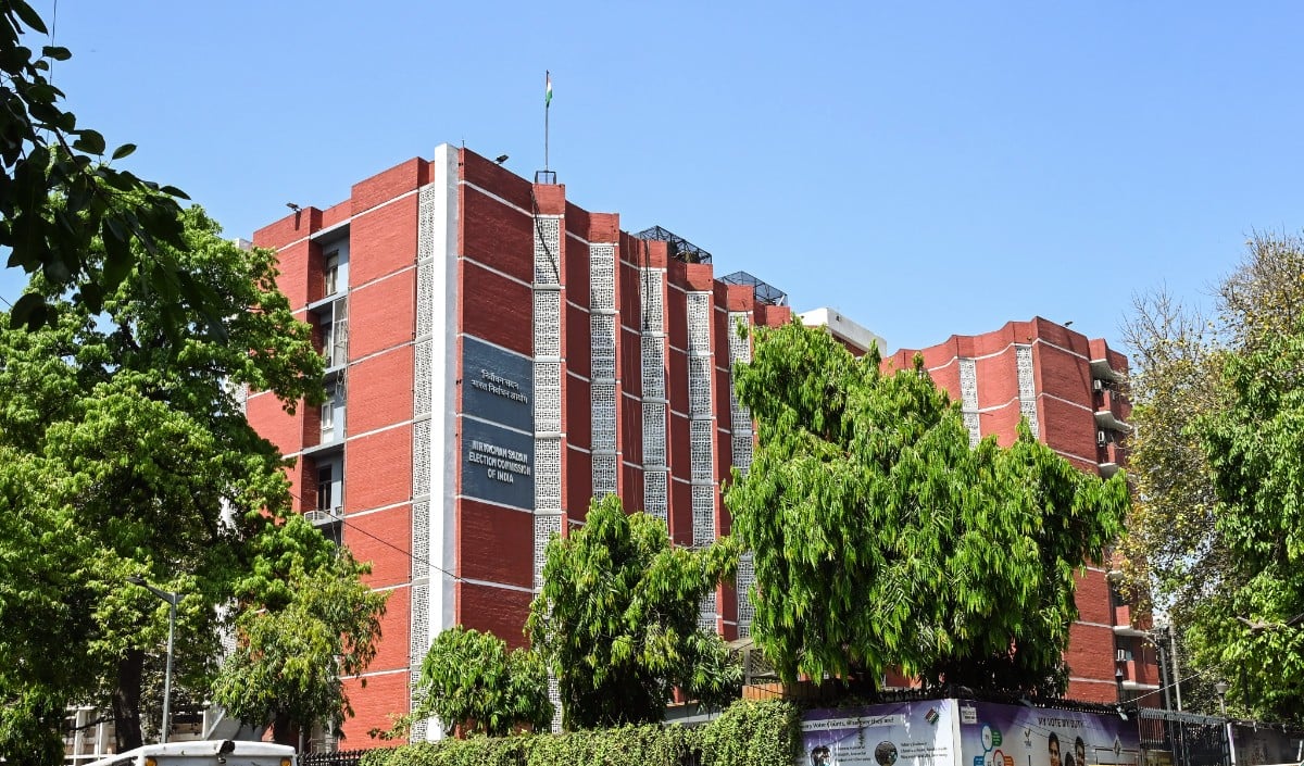 West Bengal Elections 2026 | डेटा सुरक्षा के लिए निर्वाचन आयोग के नए निर्देश, SD कार्ड निकालने पर लगी रोक
