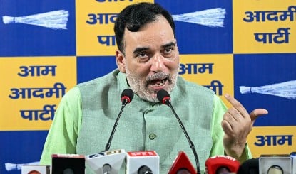 Gujarat: AAP Candidate पर हमला, Gopal Rai का आरोप- BJP के दबाव में Police नहीं लिख रही FIR