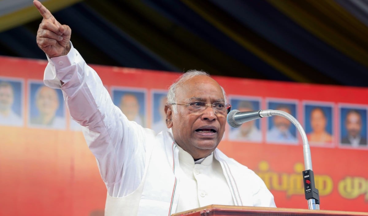 'Terrorist' टिप्पणी पर ECI ने मांगा जवाब, Congress अध्यक्ष Kharge बोले- हमने रिप्लाई कर दिया है