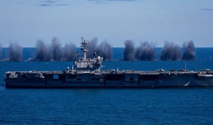 Iran-US में बढ़ा तनाव, तीसरा अमेरिकी Warship पहुंचा, Trump बोले- हम पूरी तरह तैयार