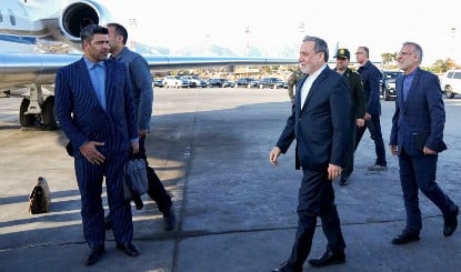 Iran-US War Ceasefire News  | इस्लामाबाद बना मध्यस्थ, Abbas Araghchi के नेतृत्व में ईरानी प्रतिनिधिमंडल पाकिस्तान पहुँचा