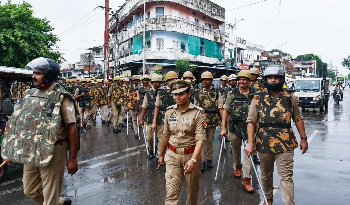 West Bengal | PM Modi की रैली से पहले बंगाल के North 24 Parganas में भारी हिंसा, बमबाजी और गोलीबारी में BJP नेता व CISF जवान घायल