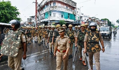 West Bengal | PM Modi की रैली से पहले बंगाल के North 24 Parganas में भारी हिंसा, बमबाजी और गोलीबारी में BJP नेता व CISF जवान घायल