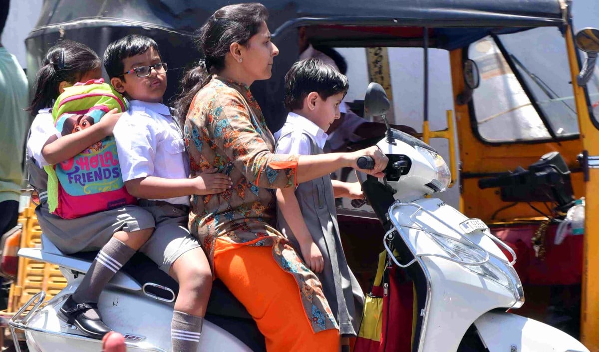 School Summer Vacation 2026 | अप्रैल में जानलेवा लू चल रही...  क्या भारत को स्कूलों की गर्मियों की छुट्टियों के समय पर फिर से विचार करने की ज़रूरत है?