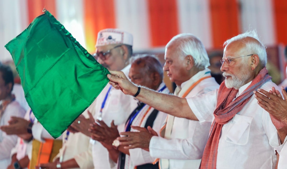 Modi Flag Off Amrit Bharat Express | आसान होगी राम लला और बाबा विश्वनाथ के दर्शन की राह, PM मोदी आज दिखाएंगे दो नई अमृत भारत ट्रेनों को हरी झंडी