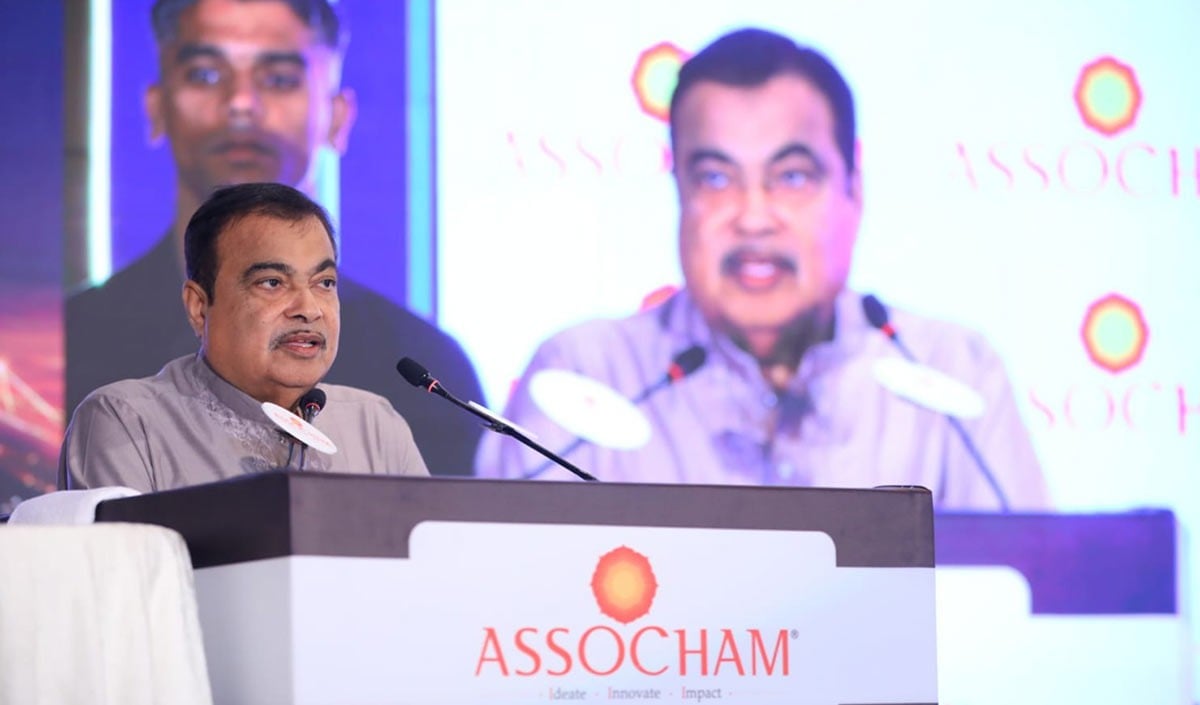 परियोजनाओं में देरी और लागत वृद्धि पर भड़के नितिन गडकरी, गुणवत्ता से समझौता करने वाले ठेकेदारों को भी दिया सख्त संदेश