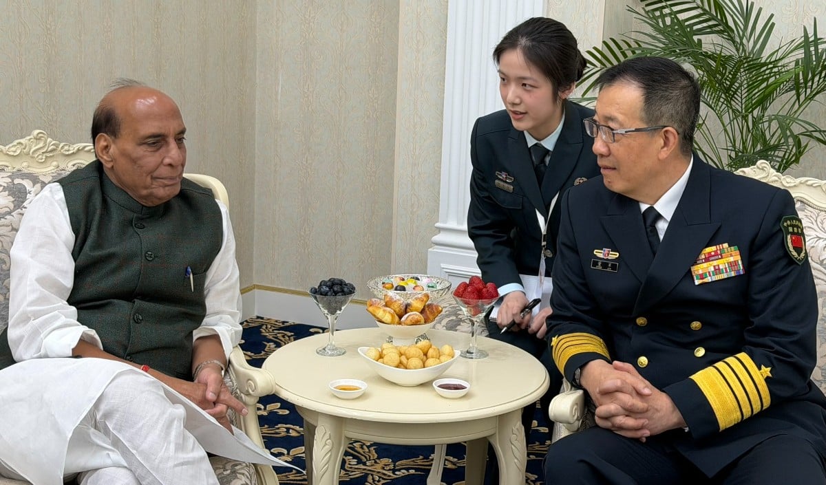 Bishkek में राजनाथ सिंह और चीनी रक्षा मंत्री की मुलाकात! क्षेत्रीय सुरक्षा और LAC शांति पर टिकी दुनिया की नज़र