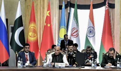 SCO Defence Ministers Meeting में Terrorism के खिलाफ India ने दिखाया बेहद सख्त रुख, राजनाथ सिंह की द्विपक्षीय वार्ताओं से सुलझे कई मुद्दे!