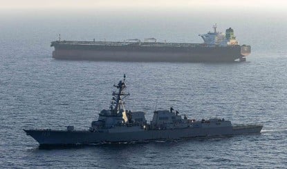 Iran-US Tension: अमेरिकी Warship का एक्शन, ईरानी तेल टैंकर को रोका, बढ़ा समुद्री तनाव