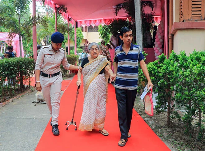 दूसरे चरण में भी पश्चिम बंगाल में रिकॉर्ड वोटिंग