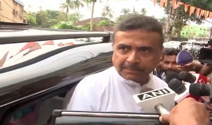 ये सब Bangladeshi हैं, Kolkata में घिरे Suvendu Adhikari का बड़ा दावा, पुलिस को करना पड़ा लाठीचार्ज
