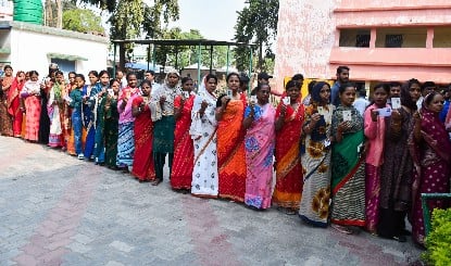 West Bengal Phase 2 Voting | पश्चिम बंगाल में दूसरे चरण का रण शुरू, दांव पर दिग्गजों की साख | West Bengal Elections 2026