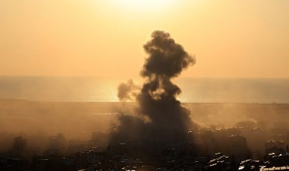 Abu Dhabi में Iranian Missile Attack, मलबे की चपेट में आए 5 भारतीय, 12 लोग घायल