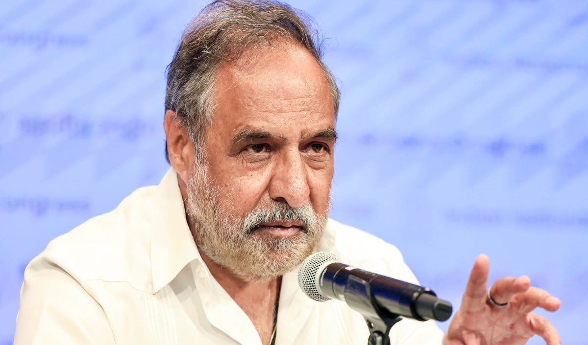 अपनी ही पार्टी से अलग सुर, Anand Sharma ने West Asia Crisis पर NDA Govt की नीति को सराहा