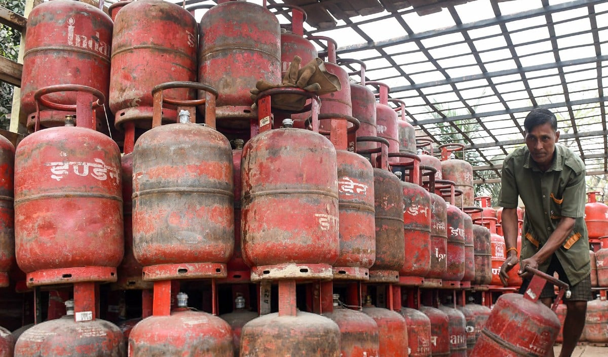 बवाना में एलपीजी सिलेंडरों की भारी जमाखोरी का भंडाफोड़, दिल्ली पुलिस ने 75 सिलेंडर जब्त किए, एक गिरफ्तार