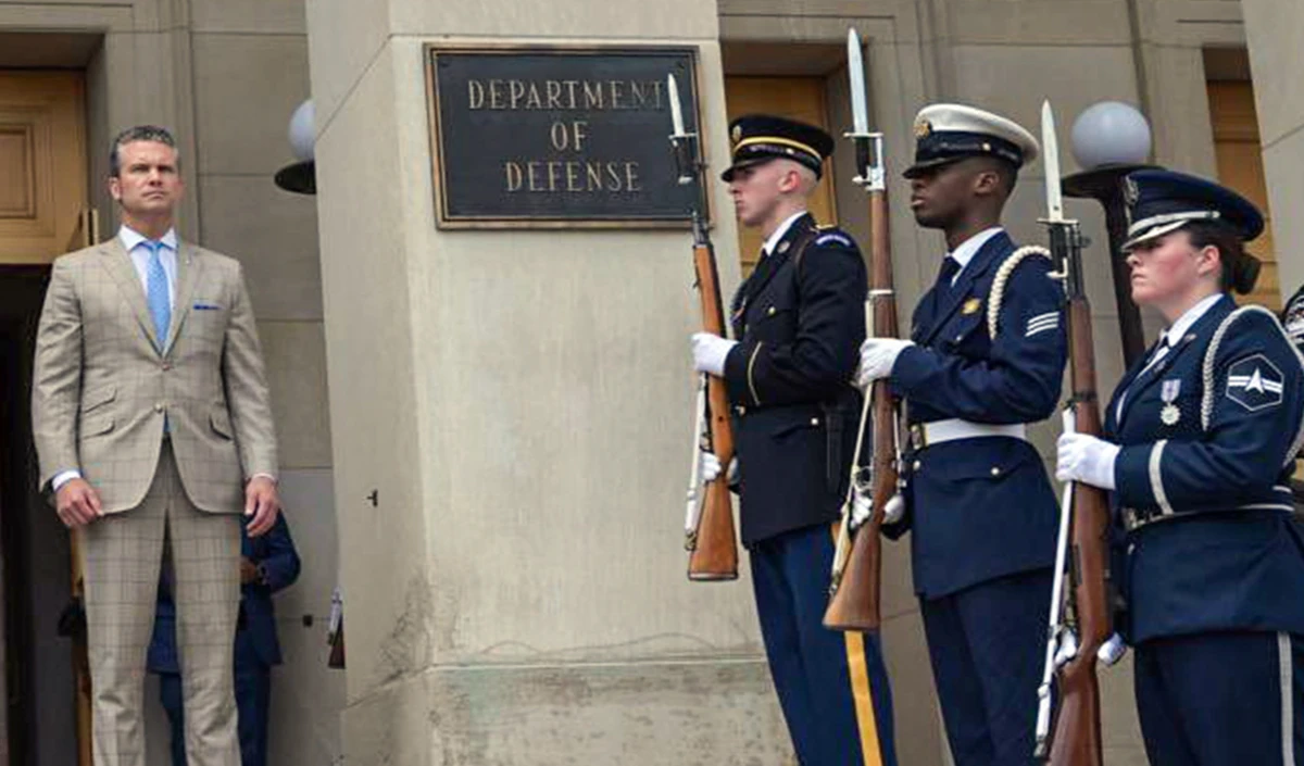 US Defense Department Reshuffle | पेंटागन में बड़ा फेरबदल! रक्षा सचिव Pete Hegseth ने आर्मी चीफ General Randy George से मांगा इस्तीफा