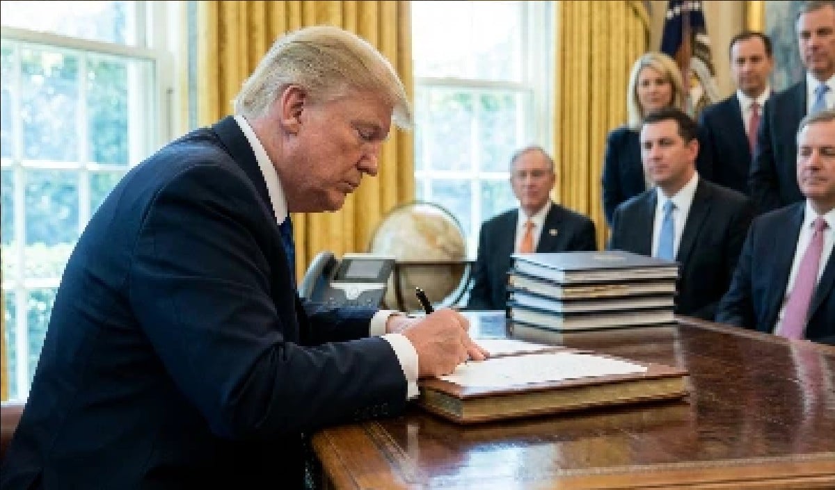 ट्रंप ने अब क्यों ठोका 100% टैरिफ? किस सेक्टर में मचा कोहराम