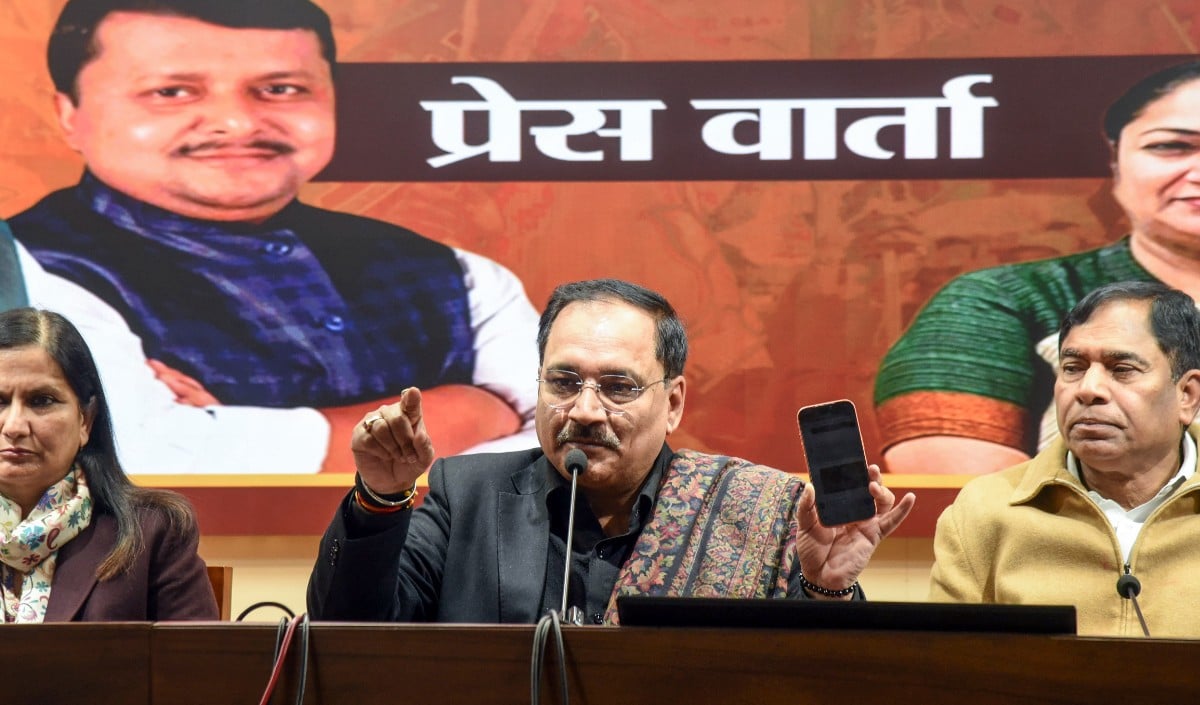 पहले Swati Maliwal, अब Raghav Chadha? AAP में Kejriwal से मतभेद पर विपक्ष का बड़ा हमला