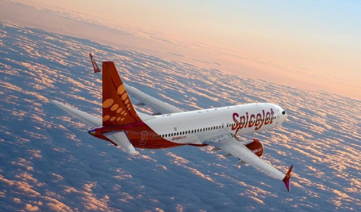 SpiceJet की Flight Cancel होने पर Mumbai Airport पर हंगामा, यात्री बोले- कोई जवाब नहीं दे रहा