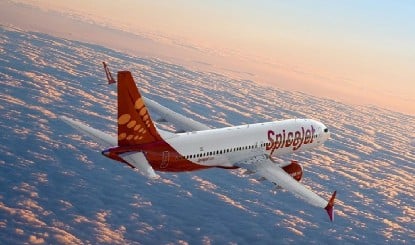 SpiceJet की Flight Cancel होने पर Mumbai Airport पर हंगामा, यात्री बोले- कोई जवाब नहीं दे रहा
