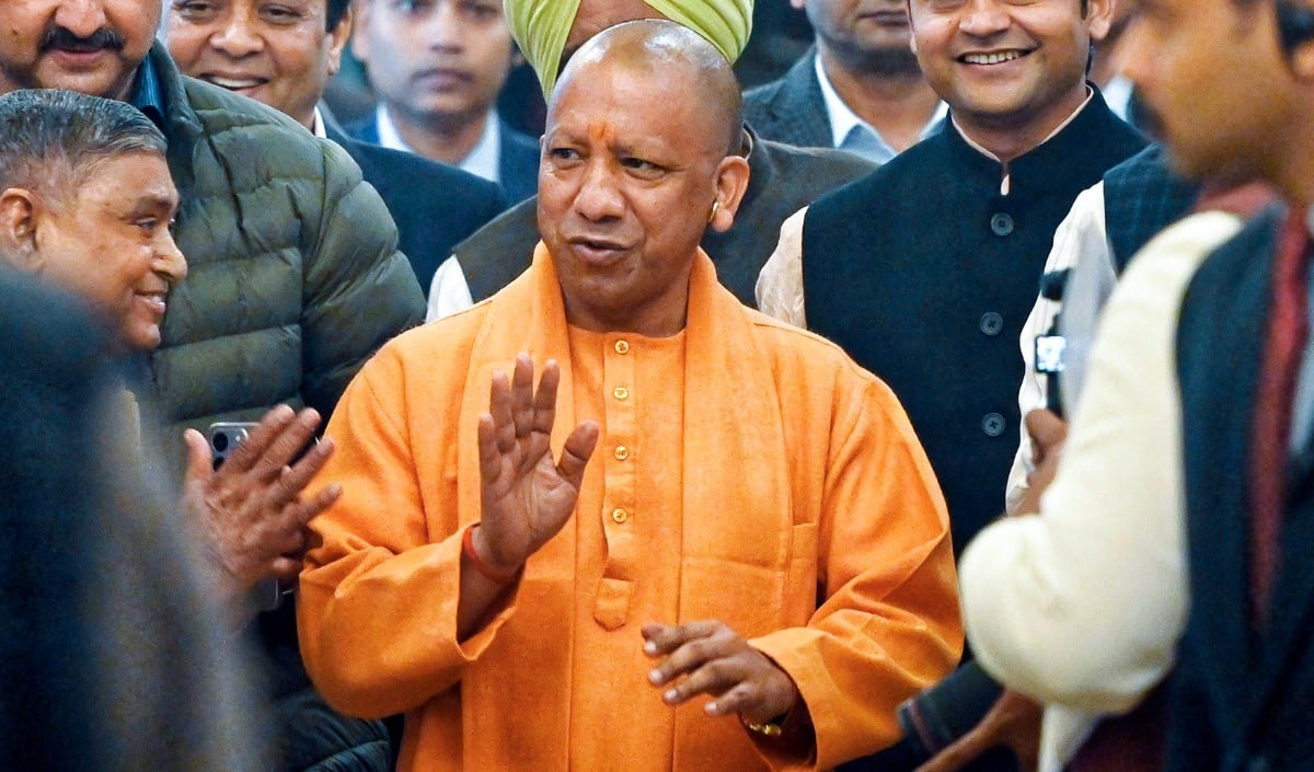 गिरगिट भी शर्मा जाए... विधानसभा में विपक्ष पर बरसे योगी आदित्यनाथ, गेस्ट हाउस कांड याद दिलाकर सपा-कांग्रेस को किया 'निर्वस्त्र'