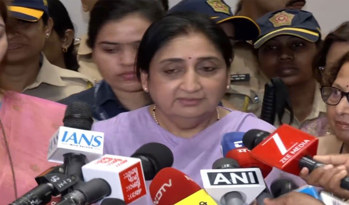 Baramati की जंग: Sunetra Pawar ने Uddhav Thackeray को किया फोन, क्या बदलेंगे सियासी समीकरण?