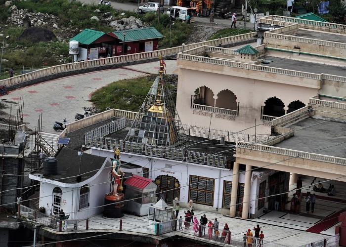 Famous Temple: चण्ड-मुण्ड का वध कर कहलाईं चामुंडा, जानें Himachal के इस शक्तिपीठ का Divine History
